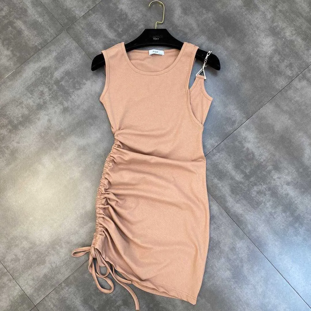 Fabpop Sleevels Yuvarlak Yaka Bir Omuz Metal Zincir Kayışı Yüksek Bel Yan İpli Kısa Mini Seksi Elbise Kadınlar GB687 210709