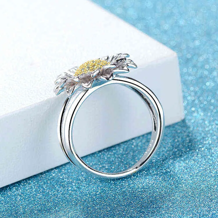 2021 Ny färgpläterad solrosblommaformad Zircon Ring Mode Personlighet Populära Smycken Par Ring Luxury Rings Lady G1125