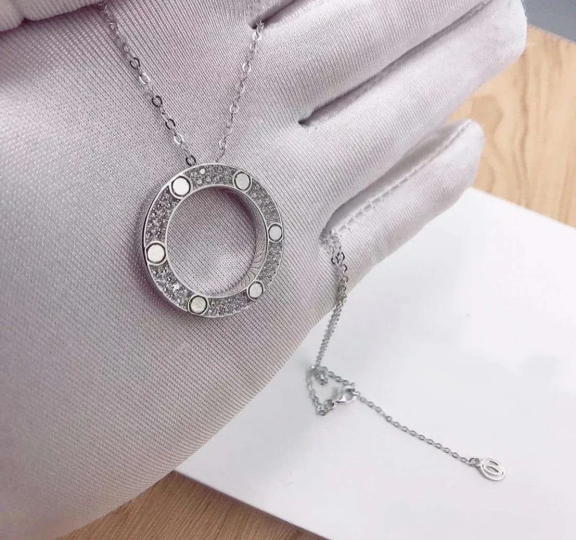 Luxe Double anneaux amour vis pendentif collier mode pour femme homme amoureux de fête cadeau de mariage bijoux en acier titane plaqué 18K 233V