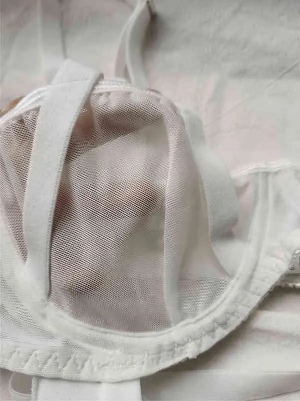 NXY SEXY SET WRIUFRED SEXY ULTRA-THUNT SEE-Through Lace Underkläder Kvinna Bandage Frestelse Lingerie Belt Steel Support Ladies Bra Set 1202