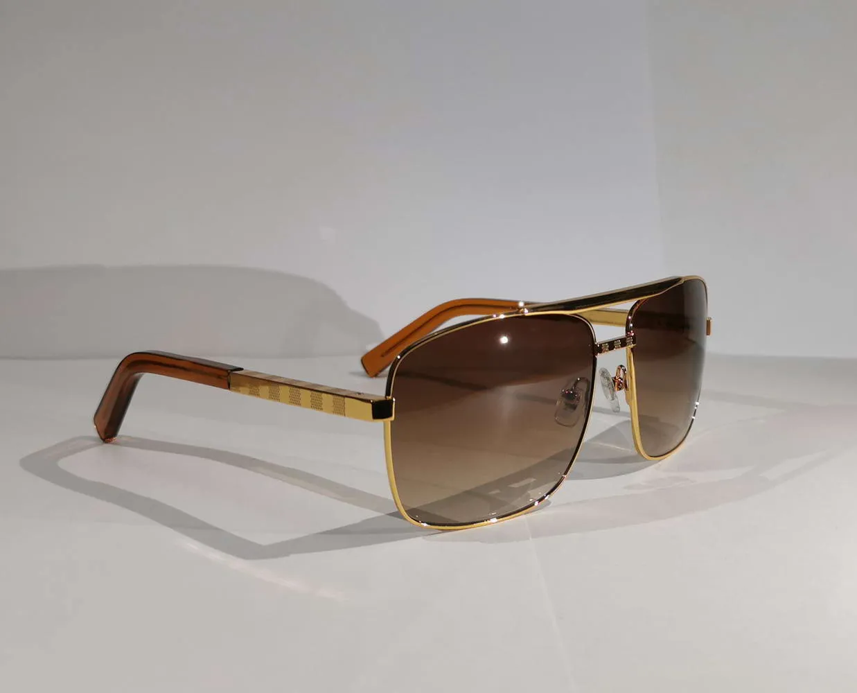 Vintage Attiture Square Okulary przeciwsłoneczne Złota Metalowa Rama Brown Gradient Gradient Sun Glasse Ssport Okulary dla mężczyzn Ochrona UV Eyewea266G