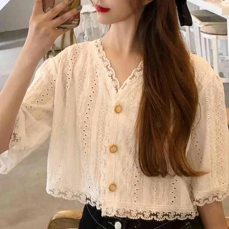 Ezgaga Lace Shirts Female Fashion V-Neck Button Short Sleeve Loose Tender Summer Korean Chic Crop Tops Fashion Women Blouse 210430