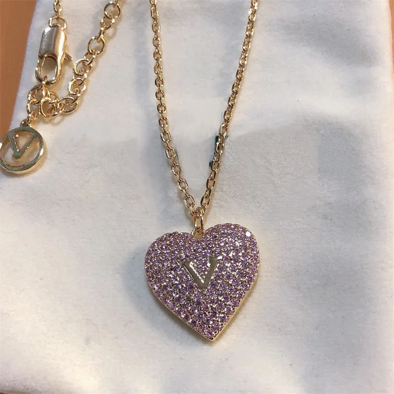 Kvinnor Pink Diamond Pendant Halsband med Box Letter Utsökt Charm smycken Crystal Bling Party Halsband Street Trendy Chain2958