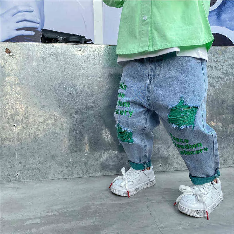 2021 frühling Herbst Baby Jungen Jeans Hosen Mode Koreanische Buchstaben Denim Hosen für Junge Kinder Gebrochen Loch Lässige Jeans Hosen 2-8 Y G1220