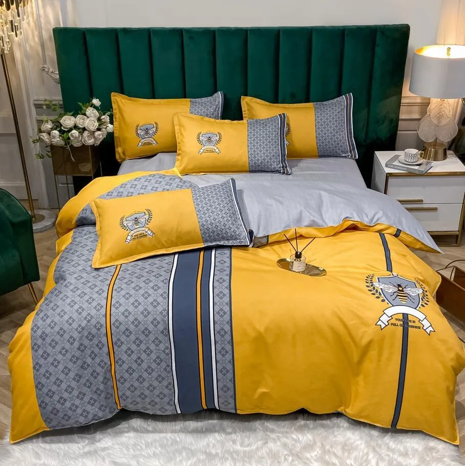 モダンなデザイナーの寝具セットカバーファッション高品質の綿クイーンサイズXuryベッドシートComforters3863786