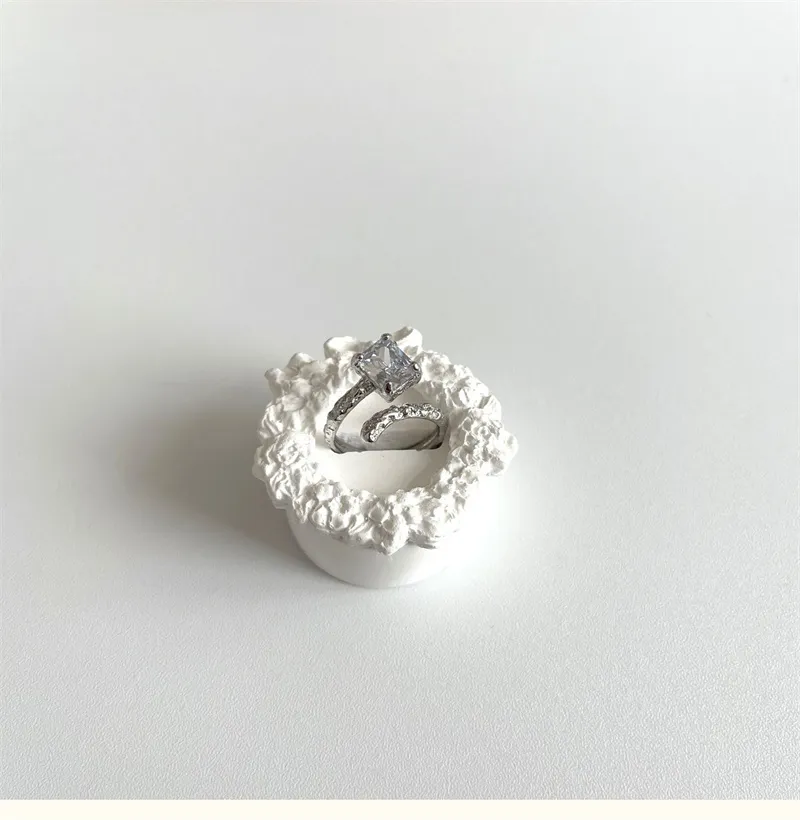 Ins Niche Simple lave Glacier Zircon anneau irrégulier femme Style froid conception lumière luxe mode Index doigt bijoux 238d