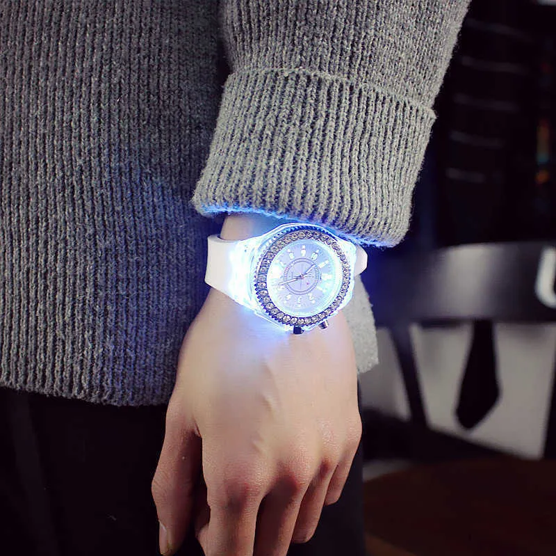 光沢のある人格の動向学生愛好家のゼリー女性の時計男性のカラフルな光LEDの腕時計の塊