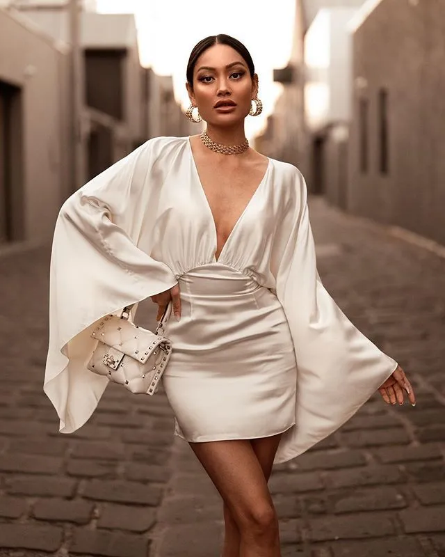 Robe femme Flare manches col en V blanc robes sexy plus taille vintage courte mode d'été 210513