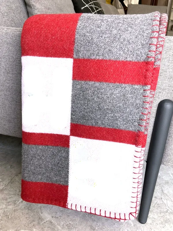 Mode Design Luxe Wol Letter Deken Verdikt Warm Nap Office Auto Sofa Dekens in Winter Meerdere kleuren