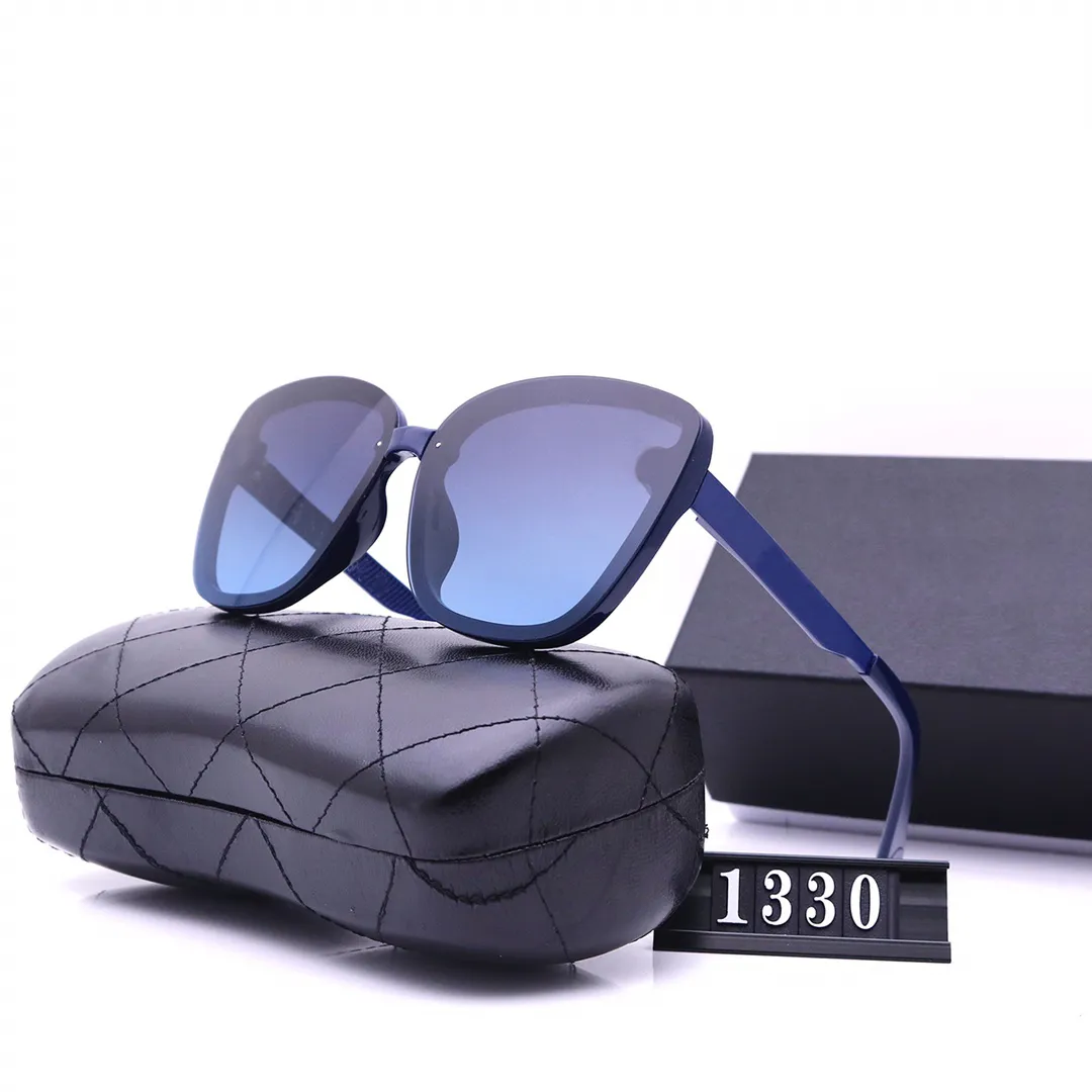 Toppmodetillbehör designer kvinna solglasögon med blå rosa svart polariserad HD -lins kattögonglasögon för att köra semester3183