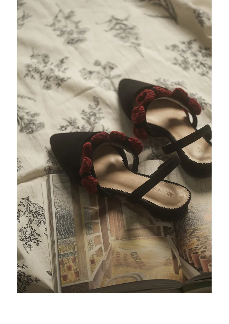 Oryginalne damskie czarne sandały łuk szpiczasty palec back pasek płaski sandał przegrody kapcie niszowe buty projektowe