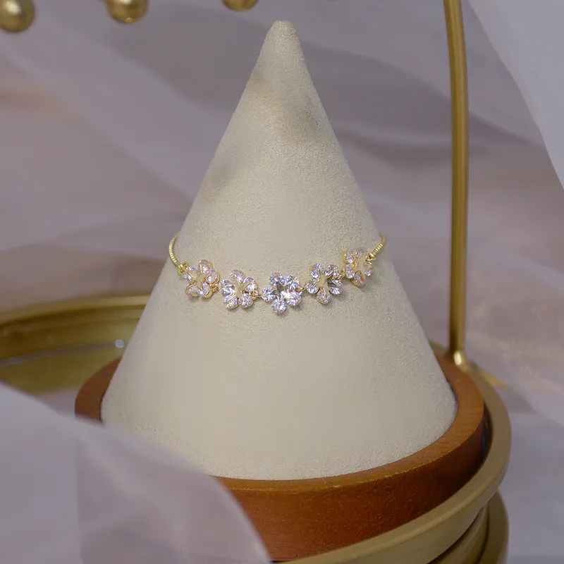 Luxe Super Shine AAA Zirkoon Flower Bracelet voor vrouwen schattige romantische 14K echt goud CZ Lady Bresselet Daily String Pulseras2106552