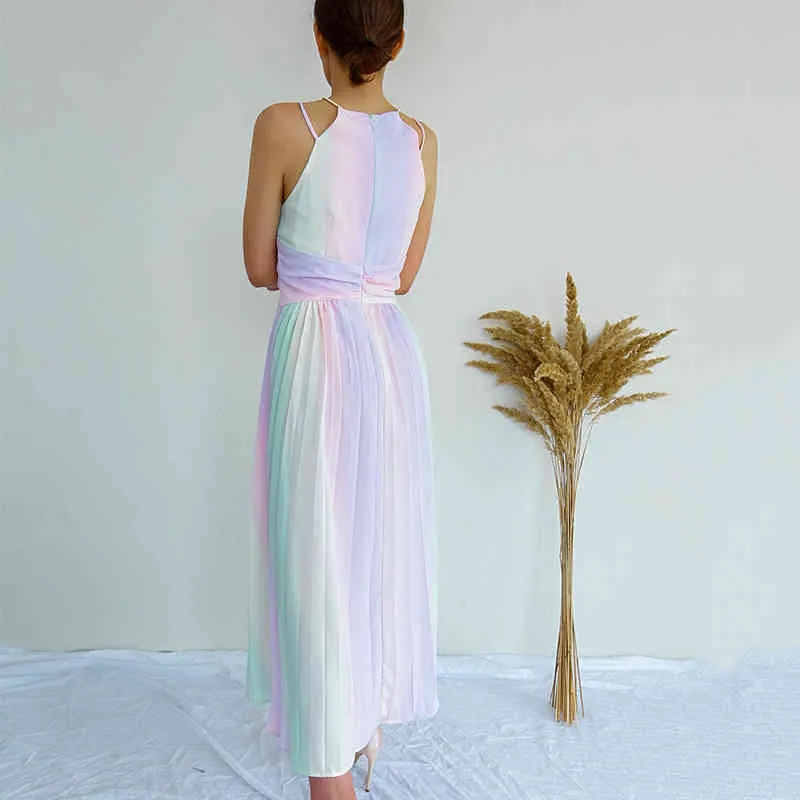 Été sans manches dégradé arc-en-ciel couleur robe femmes Halter cou fronde robe plissée conception à la mode taille balançoire robes 210508