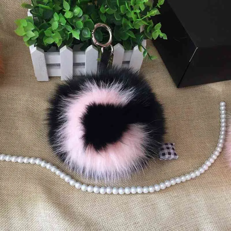 15CM Big Fluffy Initial Pom Keychains Handmade Real Fox Fur Ball Key chains Bag Charm Monster Alphabet Letter Pompoms TKK023304S