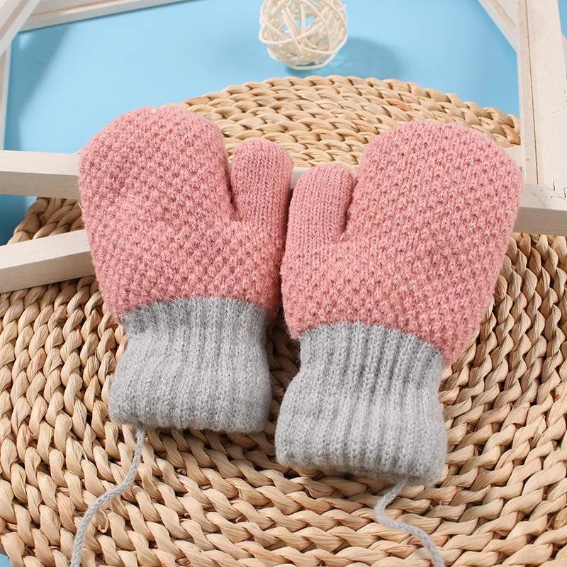 Fem fingrar handskar ankomst 2-6 år gammal för att hålla varma i vinter barn för män kvinnor och baby plus sammet förtjockning