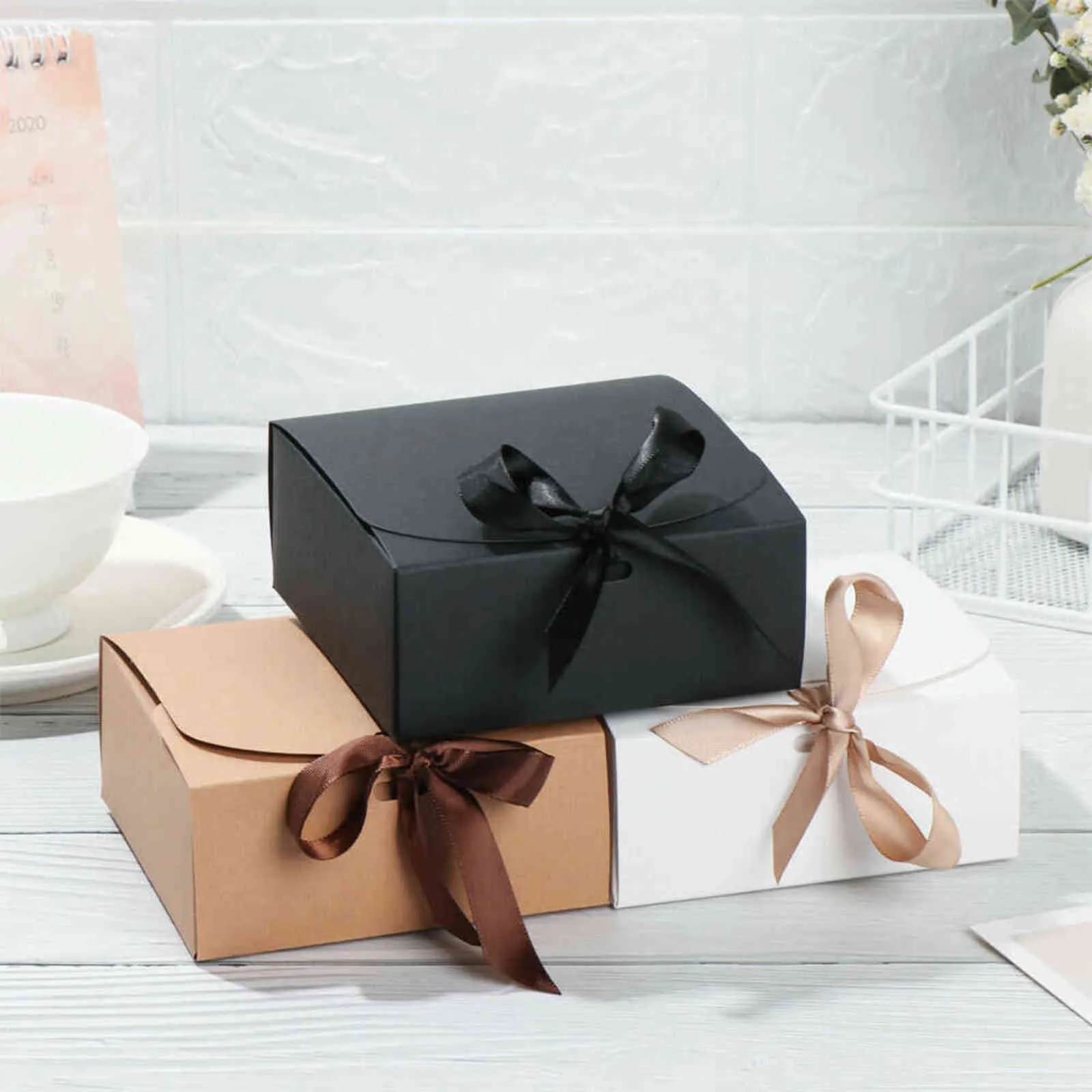 carré papier kraft boîte carton emballage saint valentin mariage fête de pâques boîte-cadeau avec des rubans de stockage de bonbons 211108