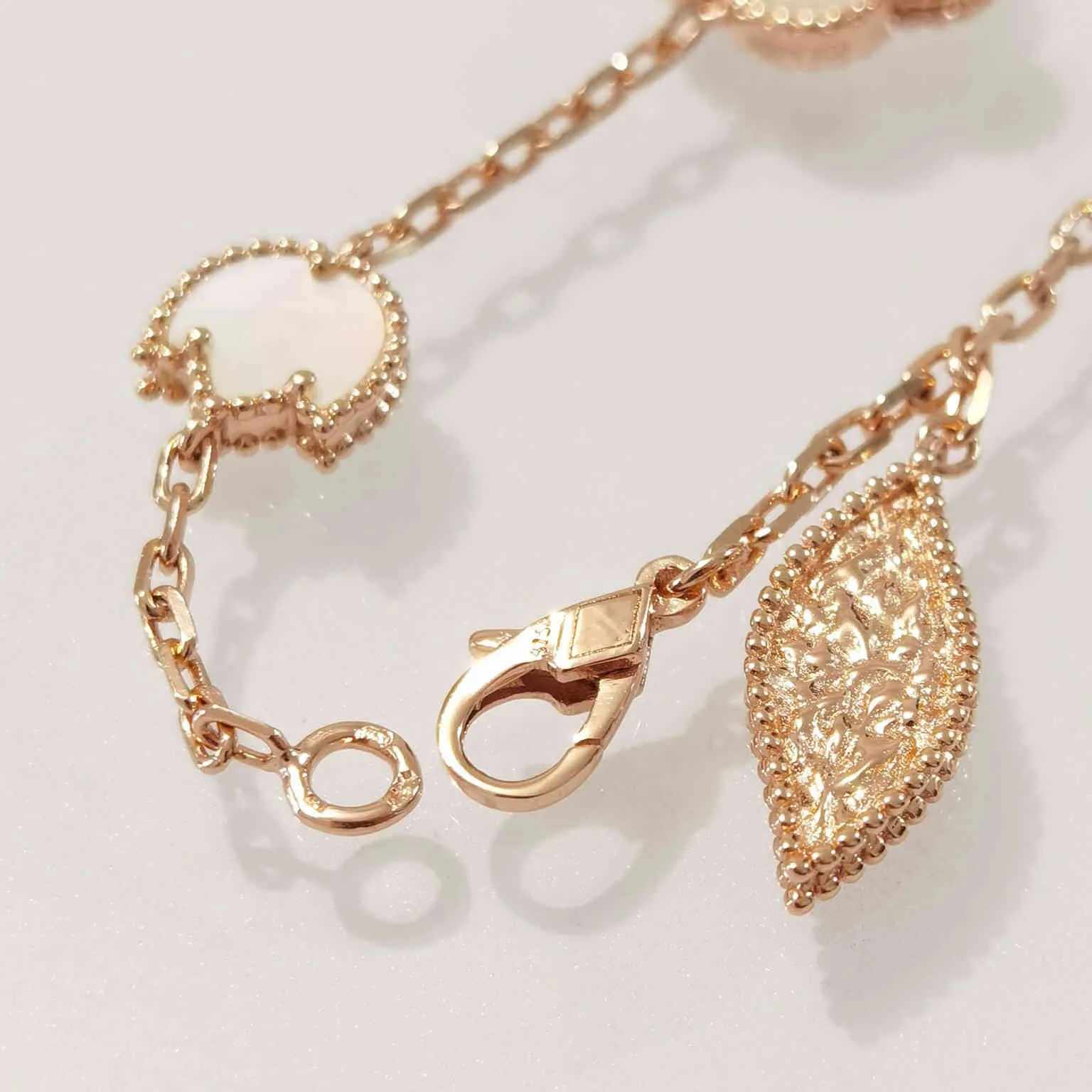 2021 Europe Luxury Top Quality Berömda Märke 925 Silver Smycken Rose Gold Färg Natural Gemstone Lucky Ladybug Spring Armband