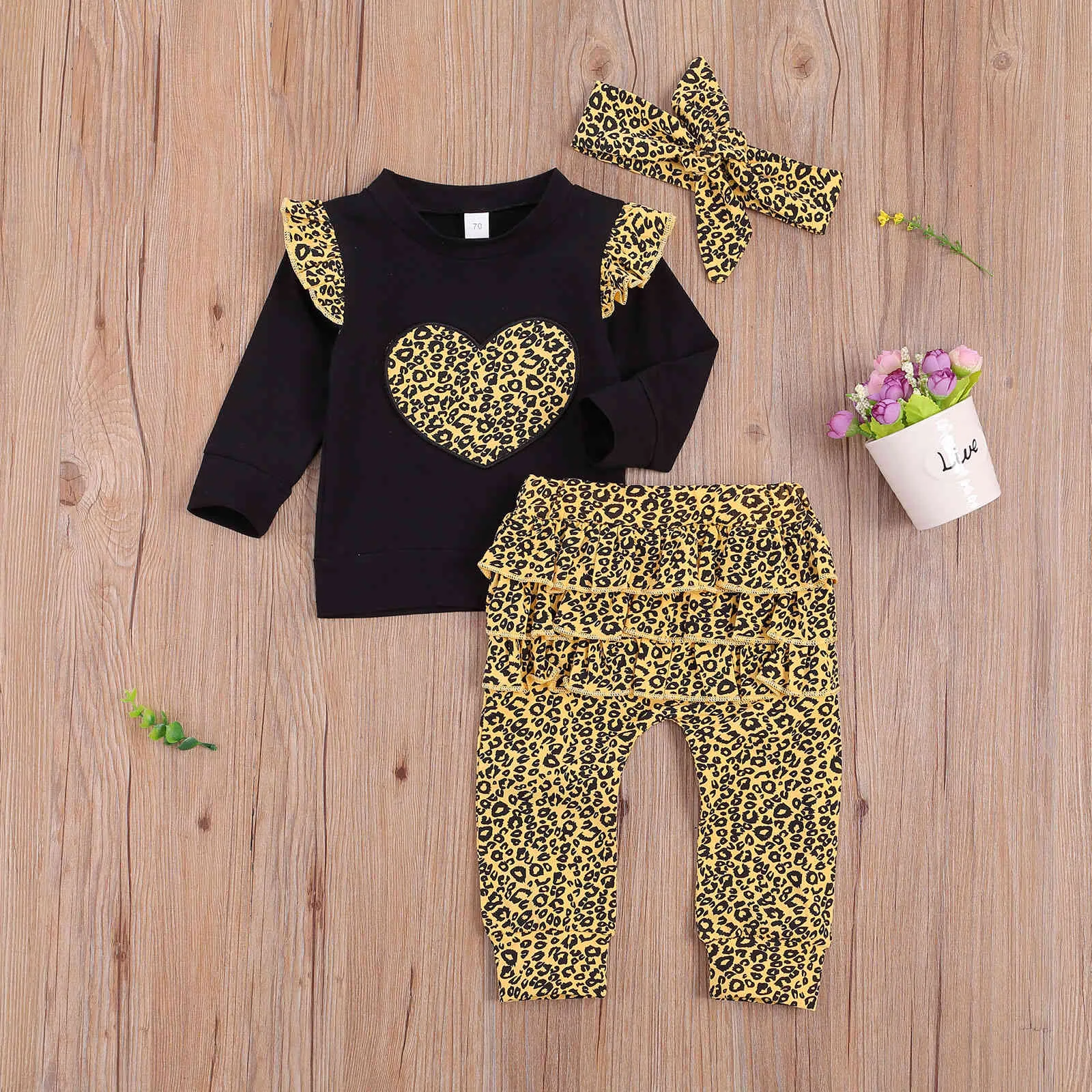 0-24m höst vårfödd spädbarn baby tjejer leopard kläder set kärlek hjärta långärmad topp ruffles byxor outfits 210515