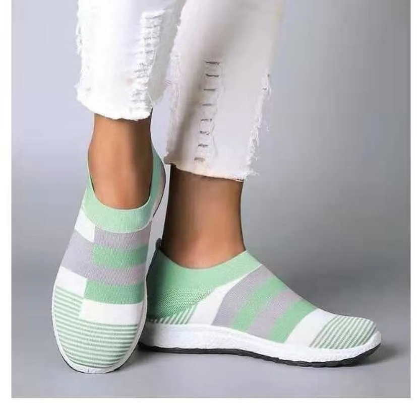 Nouvelles femmes baskets chaussures vulcanisées chaussettes baskets 2020 femmes été sans lacet chaussures plates femmes grande taille mocassins Y0907