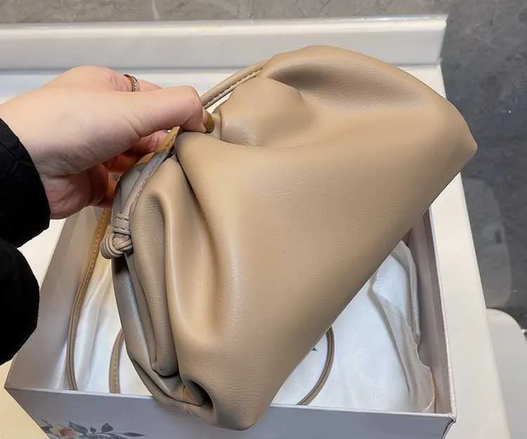 2021 en kaliteli kese yumuşak dana derisi bayanlar büyük el çantası hakiki deri ünlü tasarımcı marka el moda kadın bulut çanta