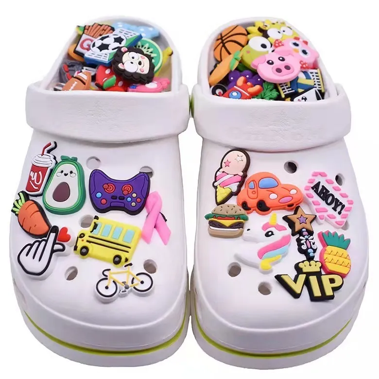 Mix Cartoon Animal Shoes Charms Fiore Maiale Lettera Decorazione Fit Croc Wristband Accessori Regali X-MAS bambini