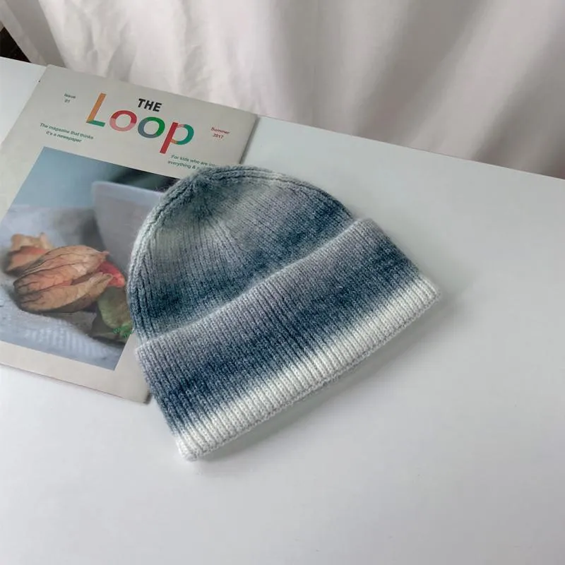 Beanie/Skull Berretti Cofani Cappello da donna Arcobaleno Spesso Tie-dye Kpop Inverno Sfumatura di colore Lana da donna Protezione le orecchie calda Berretto freddo