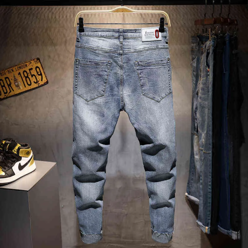 Pantaloni jeans skinny casual strappati da uomo Pantaloni di marca uomo streetwear Lettera stampata in difficoltà Pantaloni in denim grigio foro 211111