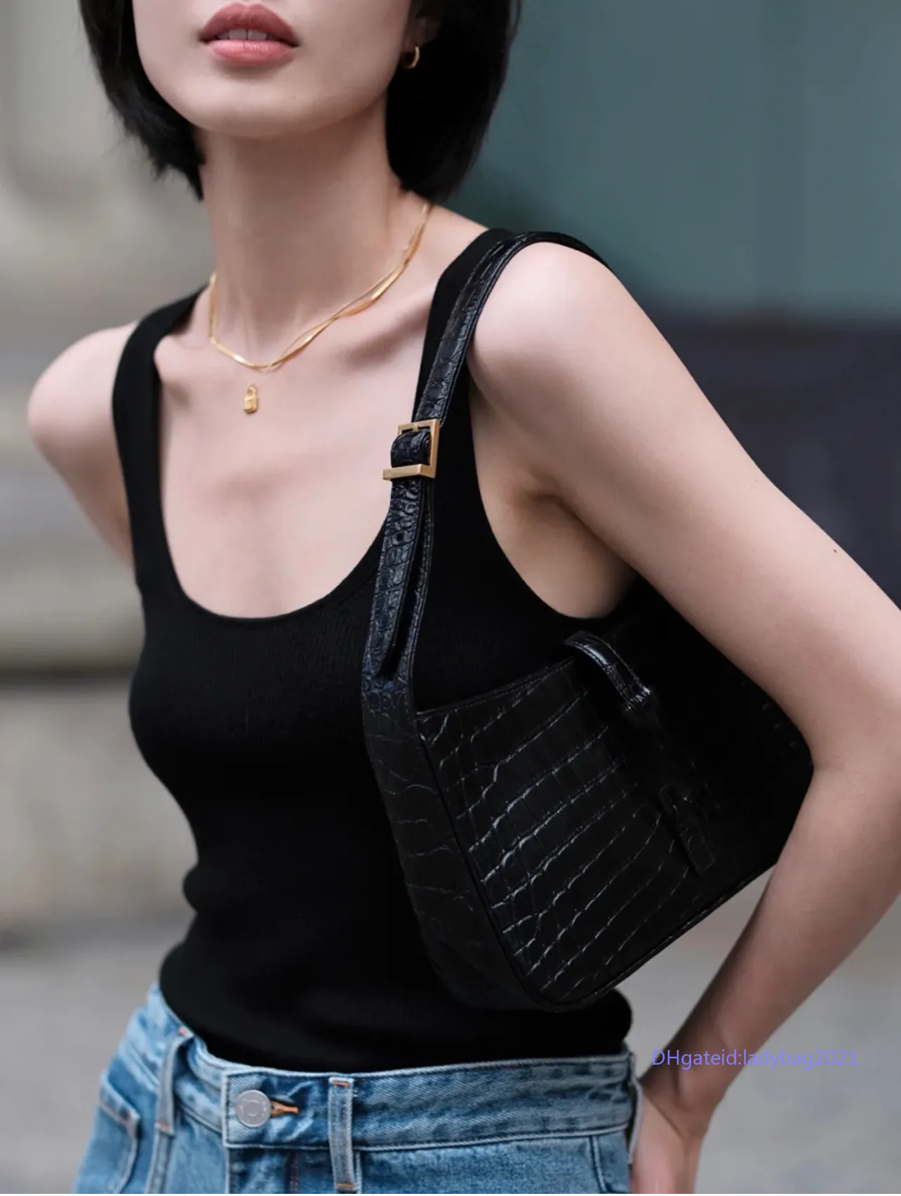 女性の肩の揚げハンドバッグの有名なデザイナーのアリゲーター黒のカジュアルな財布が無地のファッション若い人気の女性の合成皮革の新鮮な袋