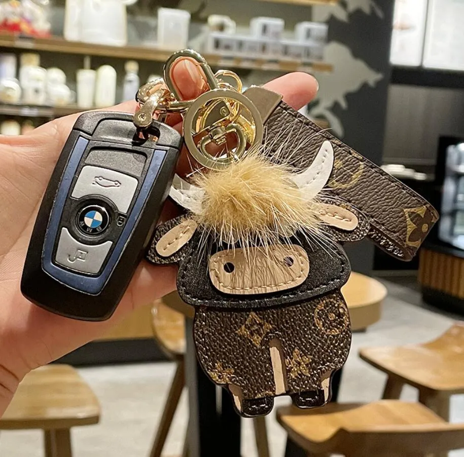 4 styles Retro Brand Designer Keychain Brown for Men and Women Classic Key Ring Car Backpack Cellphone Pendant Cartoon Cow Printing Calf PU Leather Key Chain