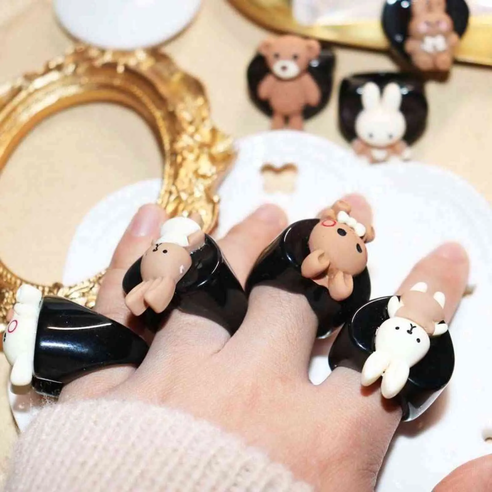 New Funny Cute Colorful Acrylic Resin Ring Cartoon Exaggerated Character Avatar Finger Rings Women Girls Party Jewelry Gifts G1125