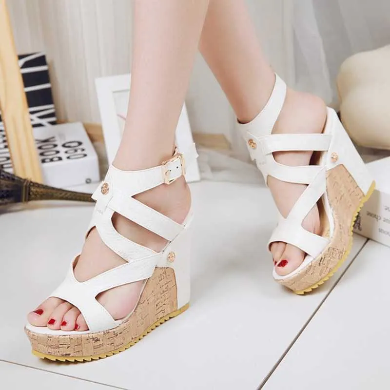 BLXQPYT OPEN TOE ANKLE STRAP Platform Wedge Kvinnor Sandaler Super High Cover Heel Gladiator Damskor Spänne Sommar 002 Y0721