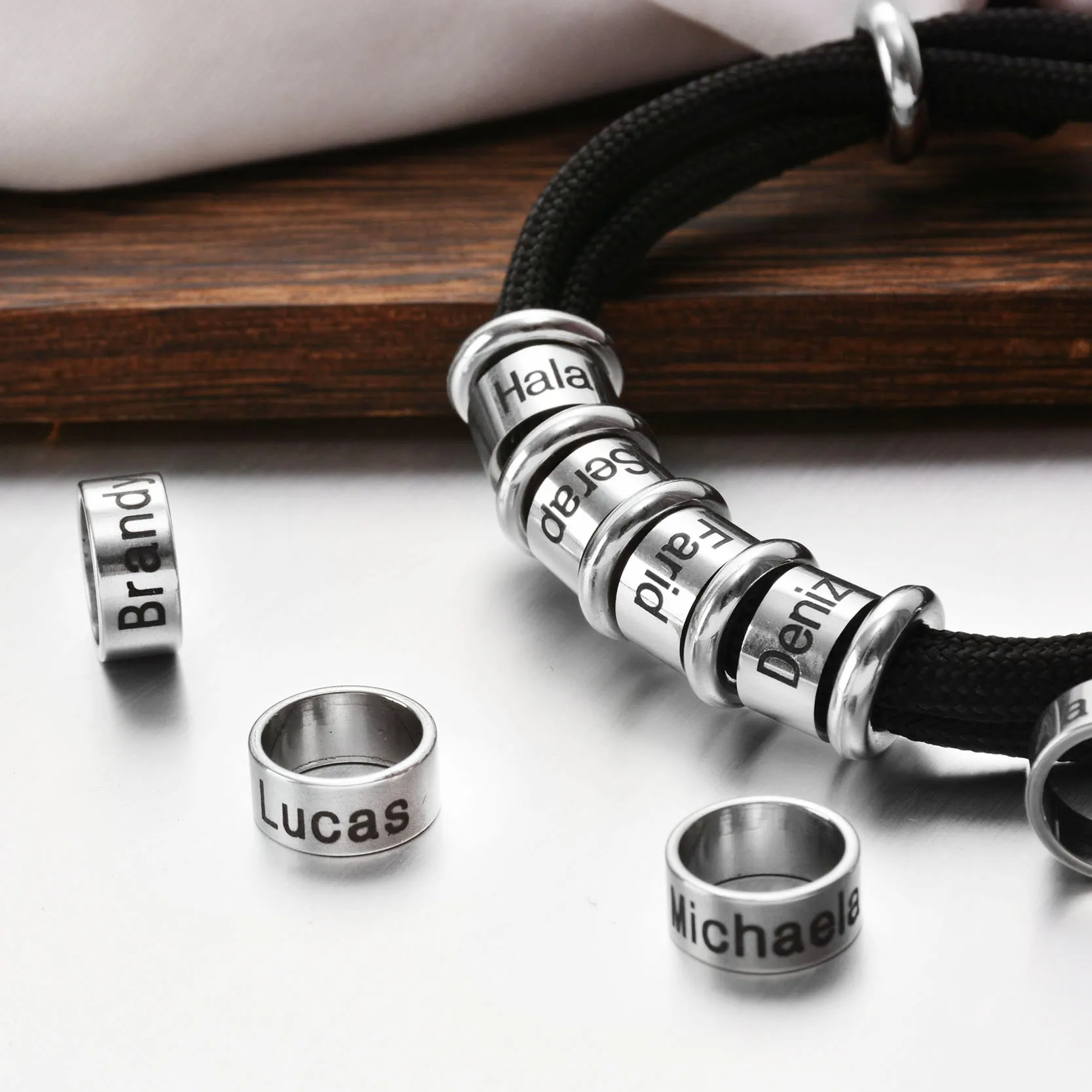 Benutzerdefinierte geflochtene Seilarmbänder für Herren aus Edelstahl mit personalisierten Perlen und Namensanhänger für Männer zum Vatertag, Schmuckgeschenk