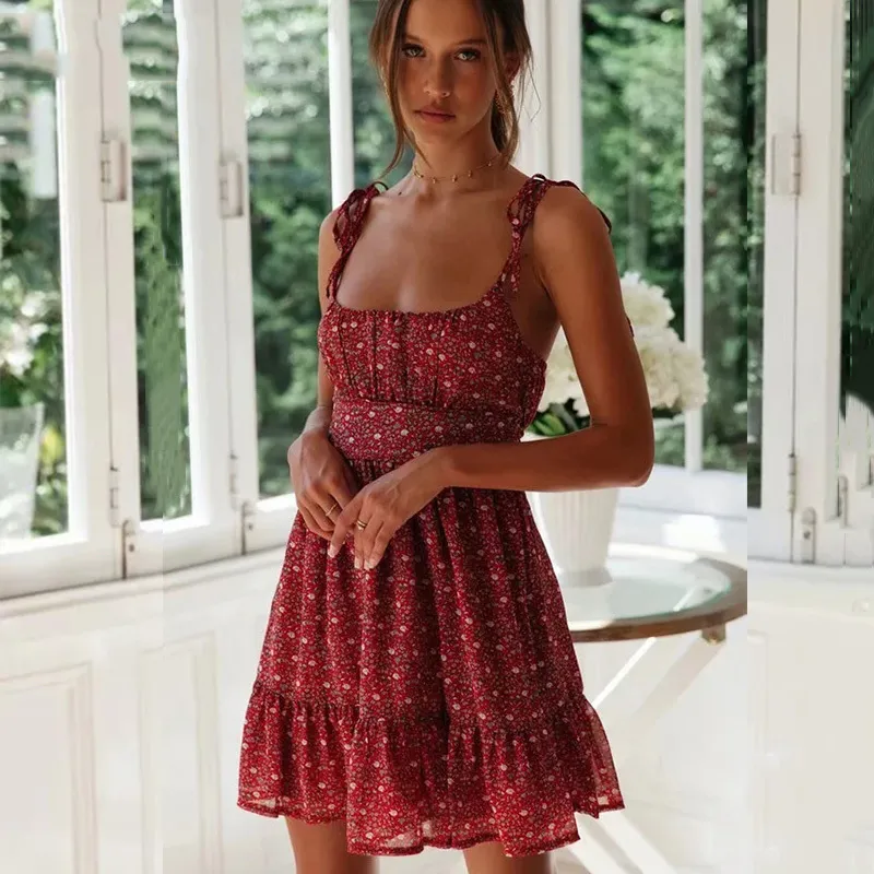 Foridol Ruched Lace Up Red Summer Dress Kvinna Spaghetti Strap Chiffon Beach Dress Vintage Boho Floral Print Kort Sundress 210415
