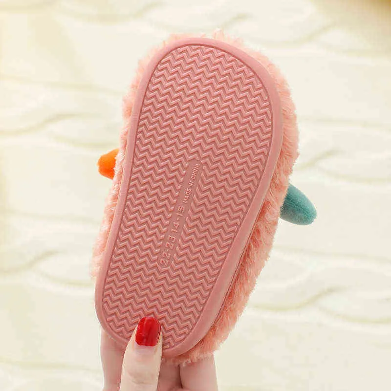 Inverno bebê casa chinelos pelúcia quente 1-4 anos meninos meninas de algodão sapatos interior anti-derrapante crianças desenhos animados peludo slides macio inferior 211119