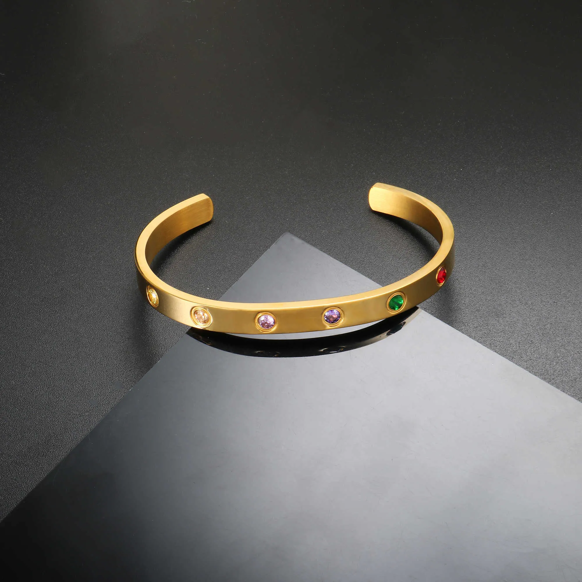 NIEUWE Design C Manchet Armbanden 2021 Trendy Punk ins Jewelry Populair Vriendelijk Gift Kleurrijke Stone CZ Filled Bangle Cuff for Lady Q0719