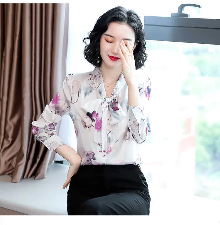 Korean Fashion Silk Women Blouses Satin Long Sleeve Flower Shirt Office Lady Blusas Largas Plus Size Autumn s Tops 210531