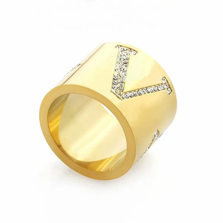 Bague de Style européen et américain pour hommes et femmes, paramètres en acier titane, diamant, initiales en V, amoureux des fleurs, anneaux larges, taille US6-US9226L