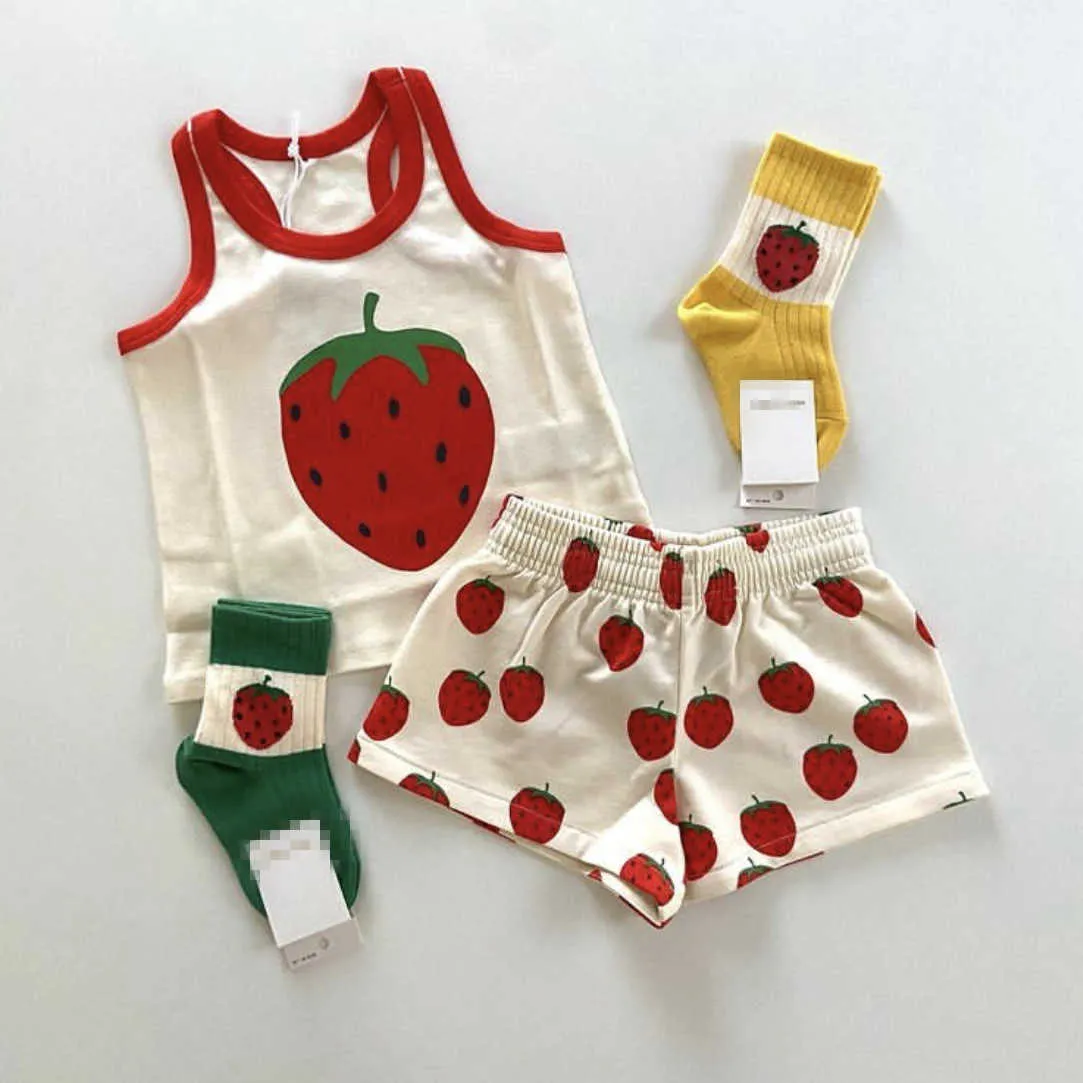 Barnkläder sätter mini varumärke sommar småbarn flickor tshirts jordgubbkläder spädbarn baby pojkar outfit byxor toppar tees 2110252020425