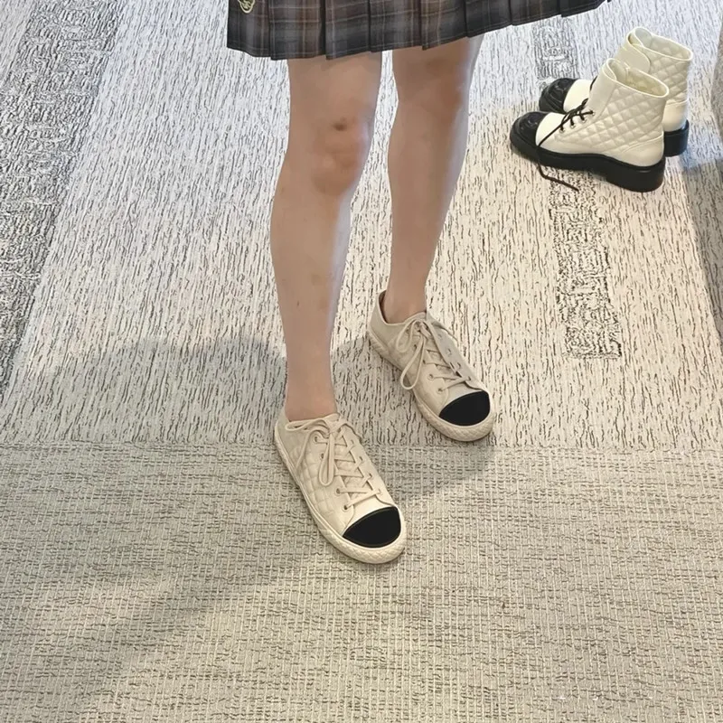 Printemps et automne Femmes Petites chaussures blanches avec tête ronde chaussures en cuir décontracté avec une pédale et chaussures plates
