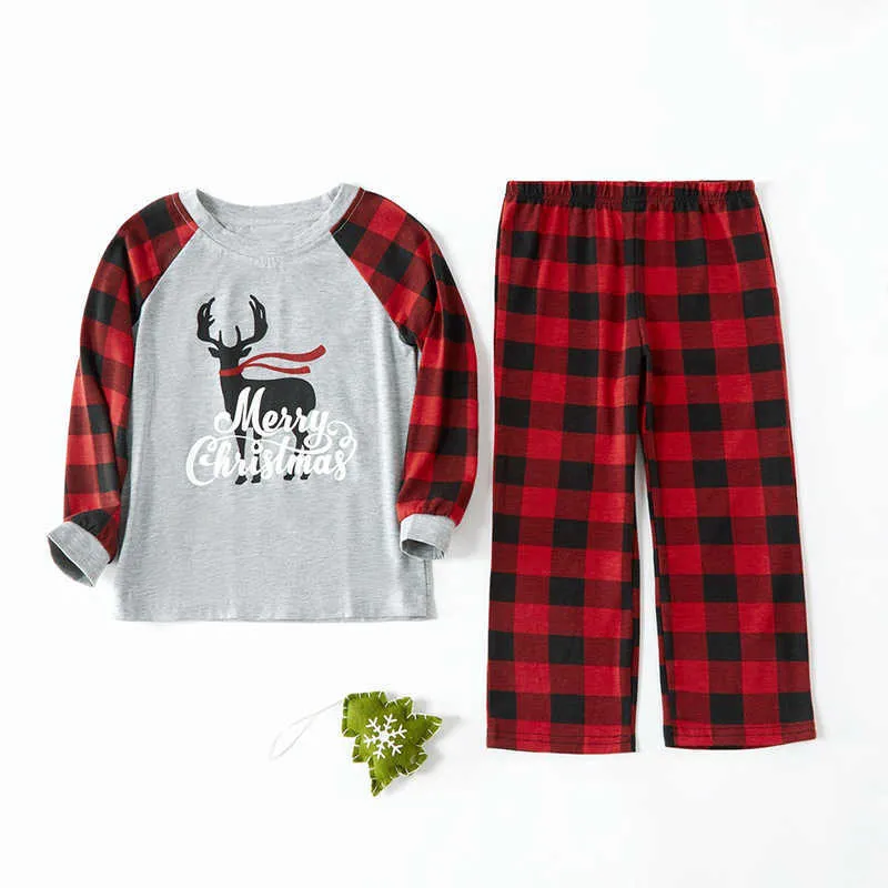 Bear Leader Family Mtahcing Trajes de Navidad Papá Mamá Hija Niños Dibujos animados Lindo Conjunto de ropa Hombres Mujeres Traje casual 210708