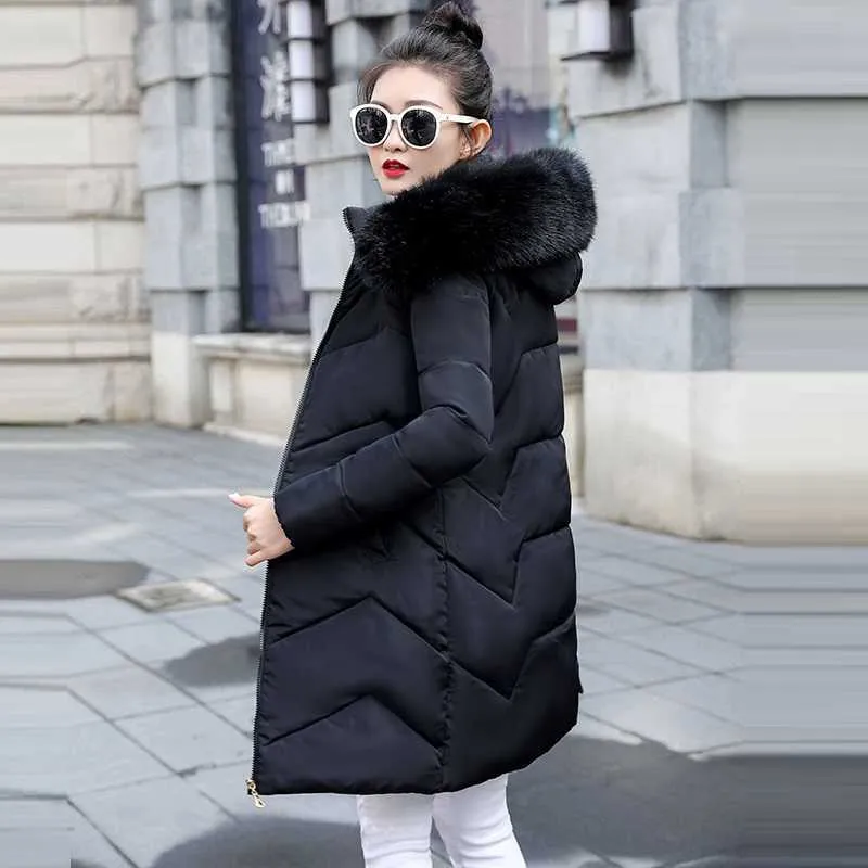 Mode Black White Women's Winter Jacket Plus Storlek 6XL 7XL Coat Kvinna Avtagbar Big Fur Hooded Warm Long Parkas 211013