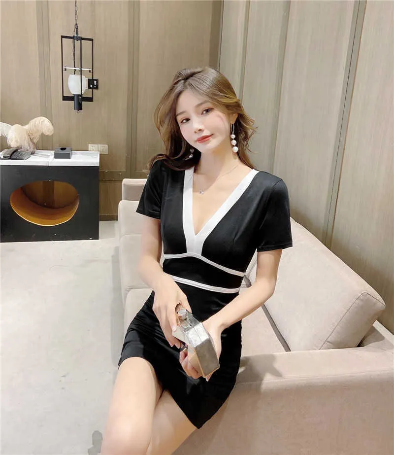 Sexig svart klänning Koreanska damer Sommar Kortärmad V Neck Mini Night Club Klänningar för Wome Kläder 210602