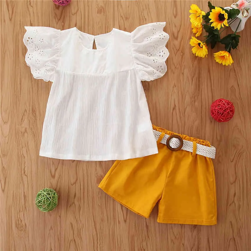 Sommer Kinder Set Mädchen Kleidung Hohl Flying Sleeve Shirt + Shorts Gürtel Kinder Anzug 3-7 Jahre alt 210515