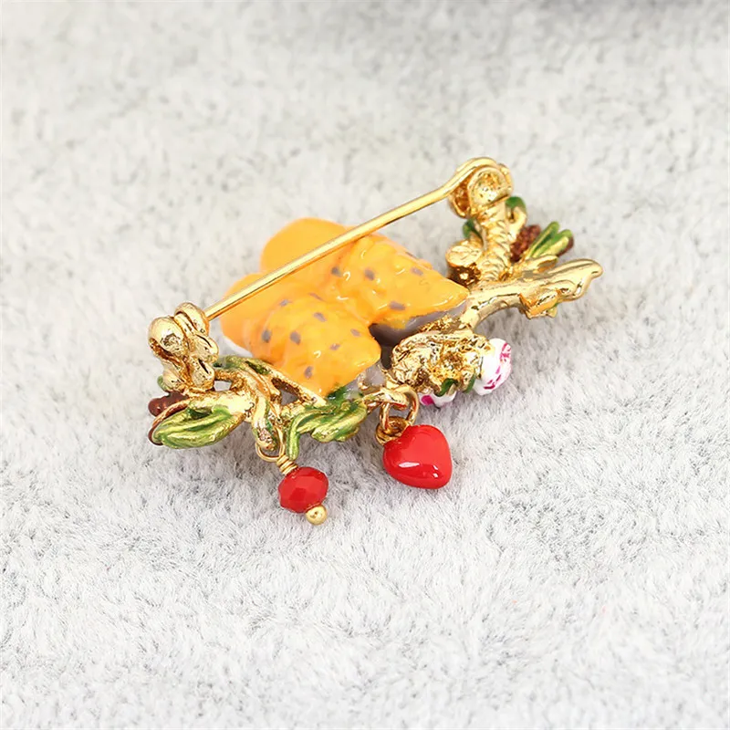 Mode française peinte à la main émail glaçure animal hibou broche coeur rouge branche de pin corsage accessoires usine entière