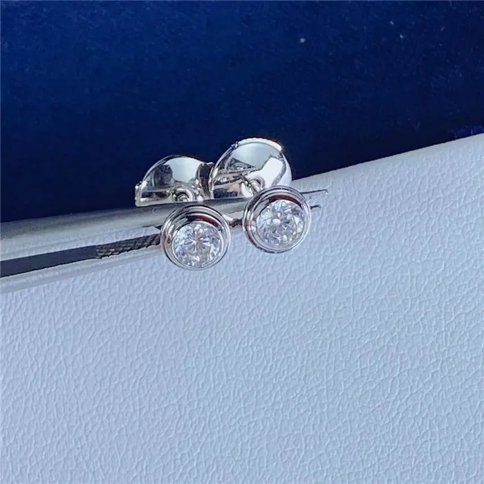 Élégant Simple Diamant Synthétique Boucle D'oreille Femmes En Argent Sterling Taille Petit Top Qualité Bijoux Cadeau
