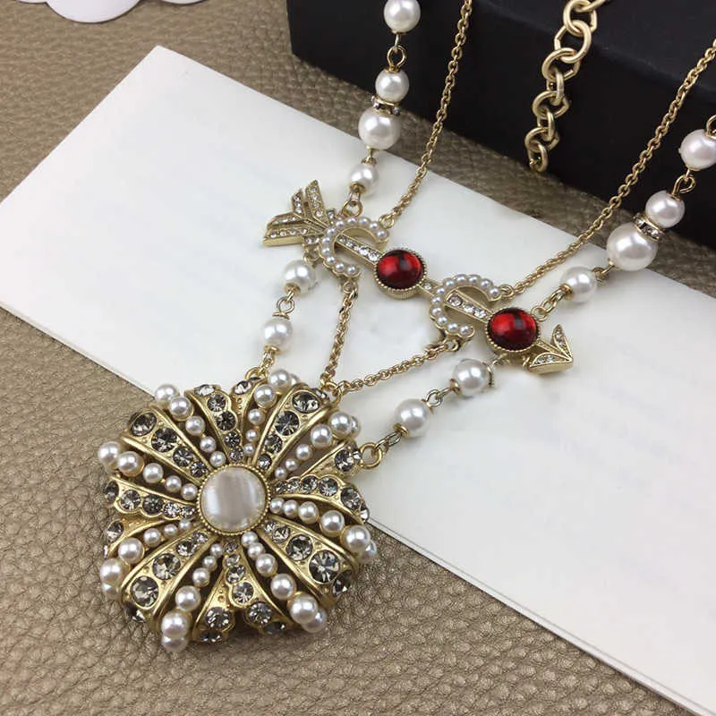 2020 Brand Bijoux de mode Femmes Chaîne de perles vintage Big Flower Penndants Collier en cristal rouge Jewelry Fashion 3695697