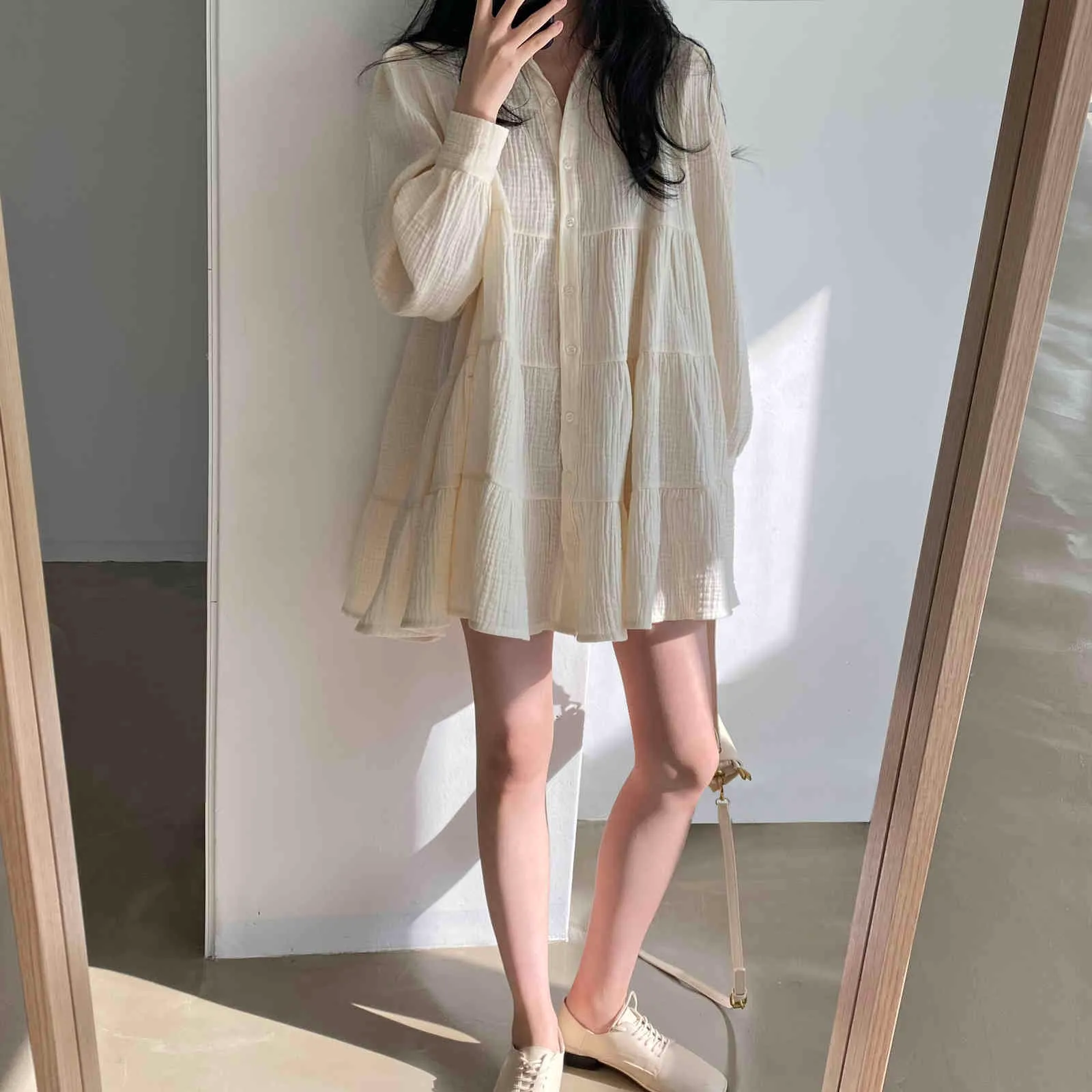 Corée Femmes Chic Ruché À Manches Longues Couleur Unie Chemise Robes Printemps Casual Col Rabattu Lâche Bureau Dame Mini Robe 210518