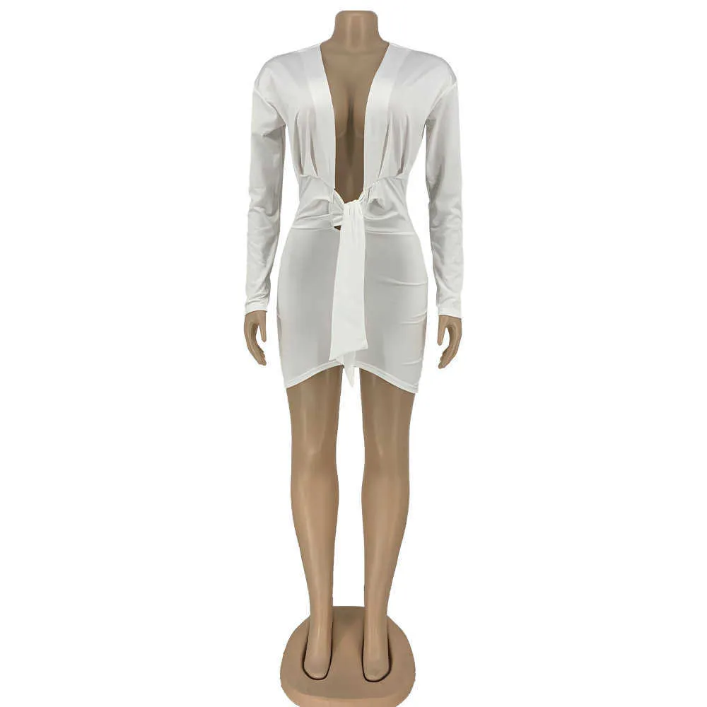 ANJAMANOR Sexy Tiefem V-ausschnitt Langarm Kleider für Frauen 2021 Schwarz Weiß Bodycon Mini Kleid Nachtclub Outfits D21-CE22 Y0823
