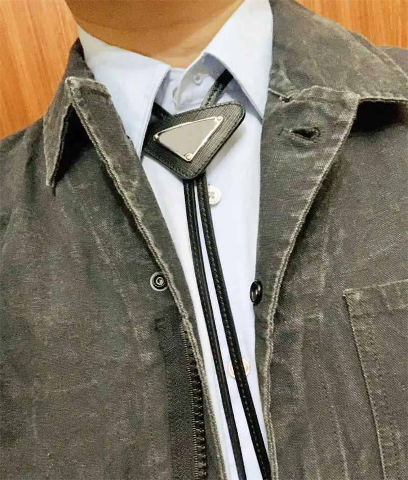 Créateur de mode cravates filles avec motif Triangle lettre cravate en cuir Tie237k