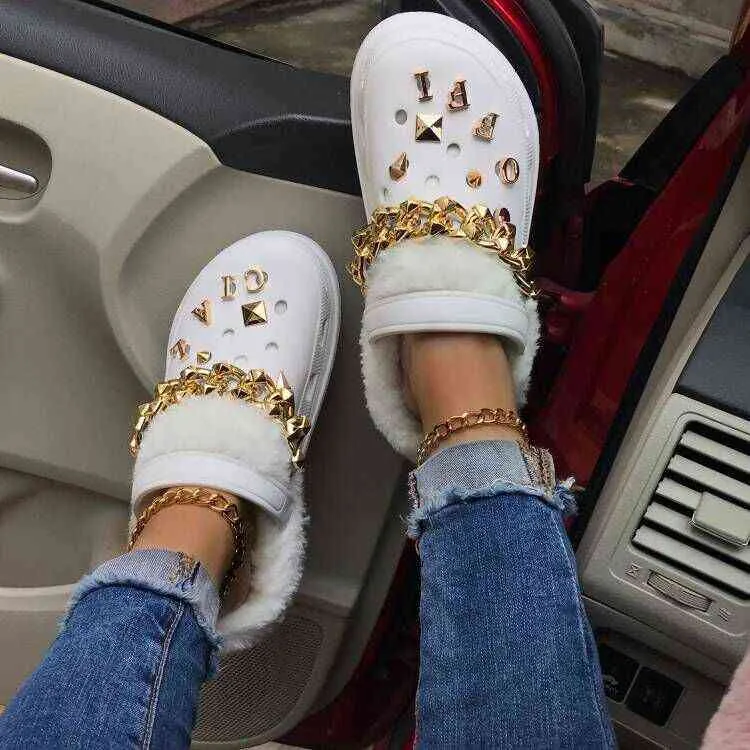 Nouveau métal pour femmes correspondant à grande taille Chaussures pantoufles d'hiver semelles épaisses plus sandales moelleuses220514